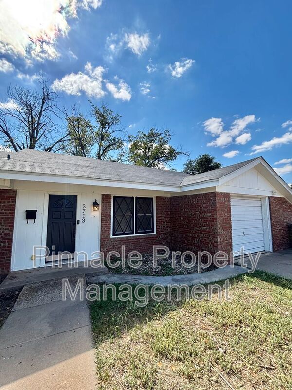 Photo - 2713 University Ave
