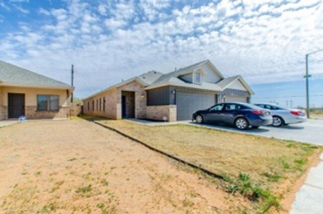 4 Bedroom 2 Bath Unit, Frenship ISD! - 4 Bedroom 2 Bath House Unit, Frenship ISD!