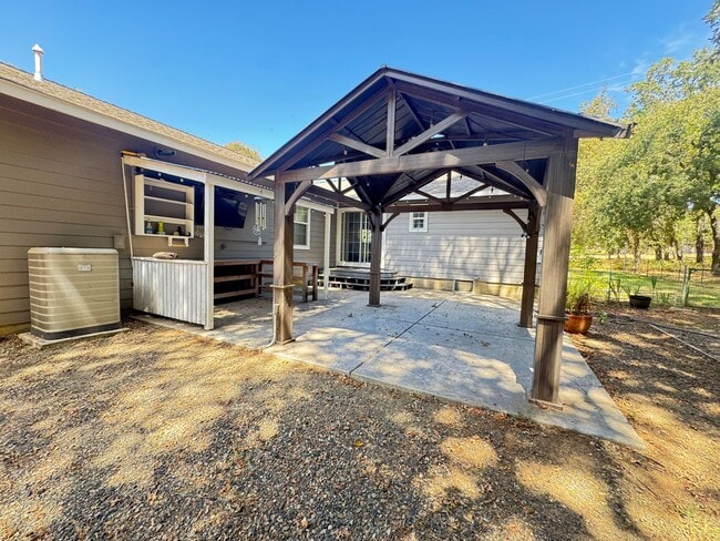 Photo - 3 bed/2 ba country home