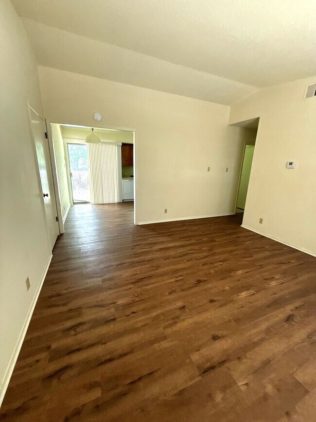 Photo - 603 Flournoy Dr Unit B