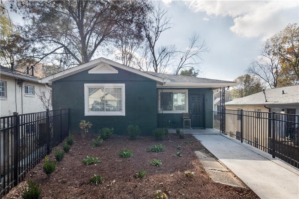 Photo - 197 South Ave SE