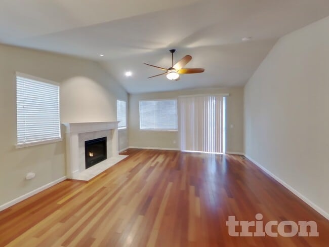 Photo - 3715 Santis Loop SE