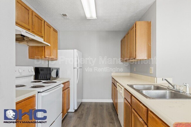 Photo - 5876 Strathmoor Manor Cir