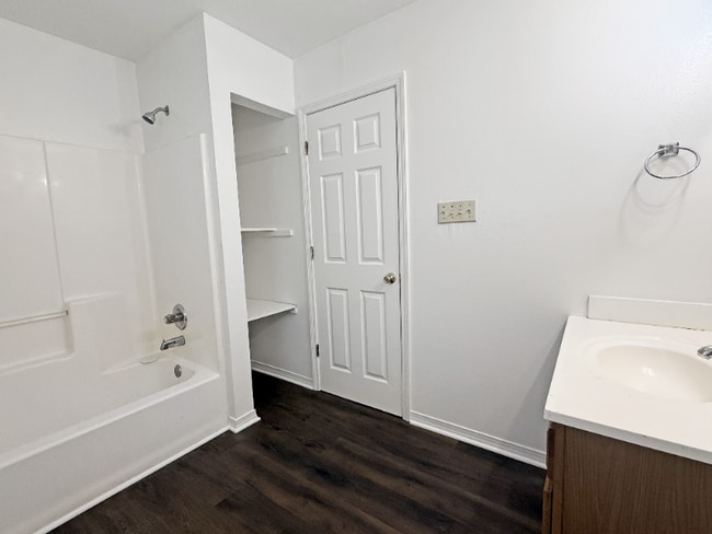 Photo - 2900 Clermont St