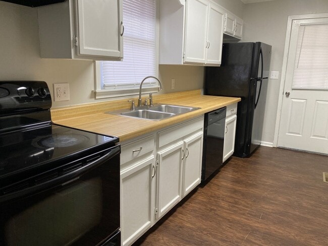 Photo - 202 Walnut St