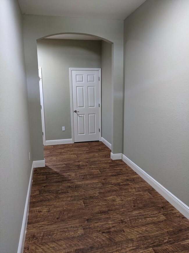 Foyer - 2023 Sophia Pl