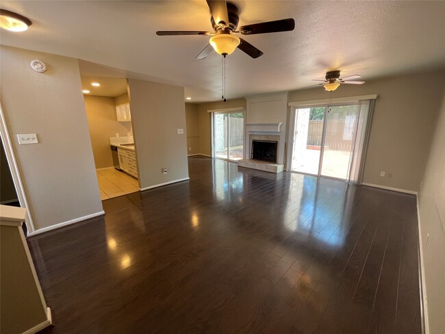 Photo - 12315 Glenview Dr