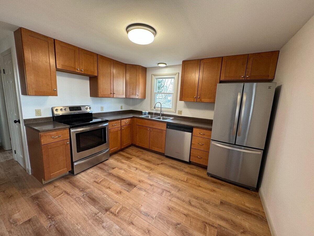 10 Hardy Ave - 10 Hardy Ave