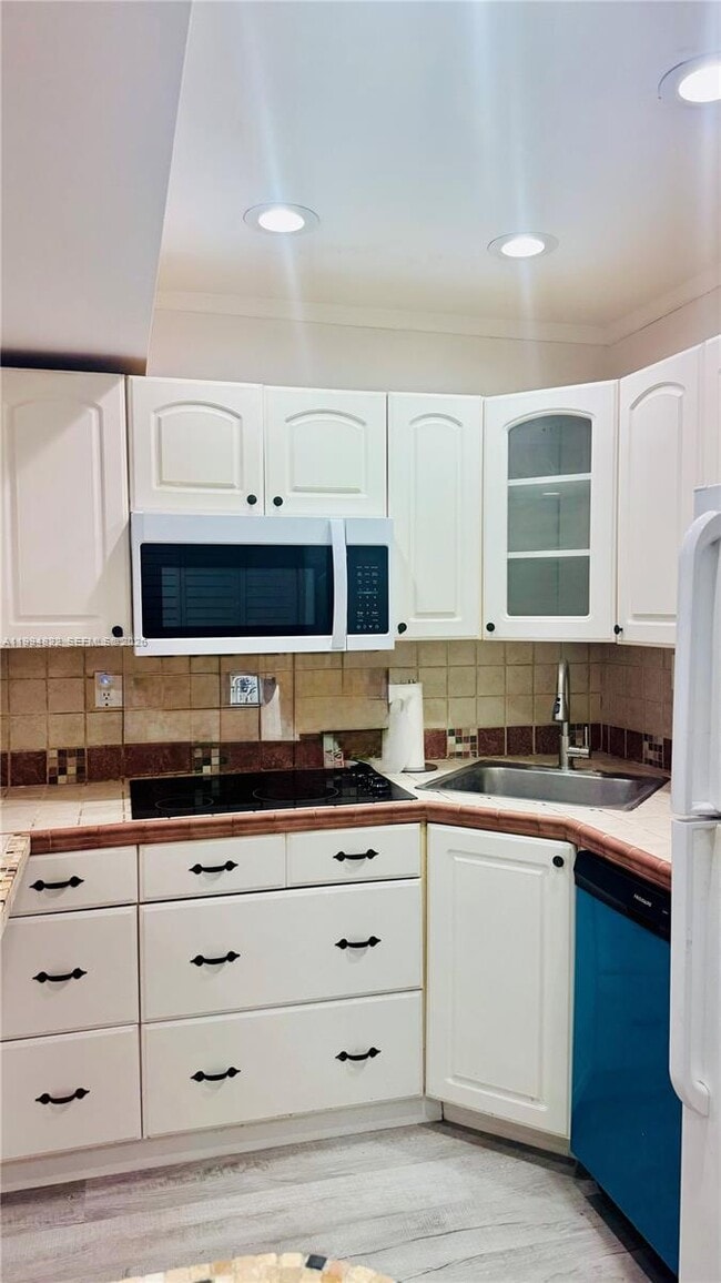 Photo - 17570 Atlantic Blvd Unit 403