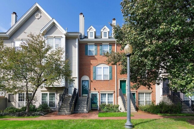 Building Photo - 163 Cottonwood St Unit C1