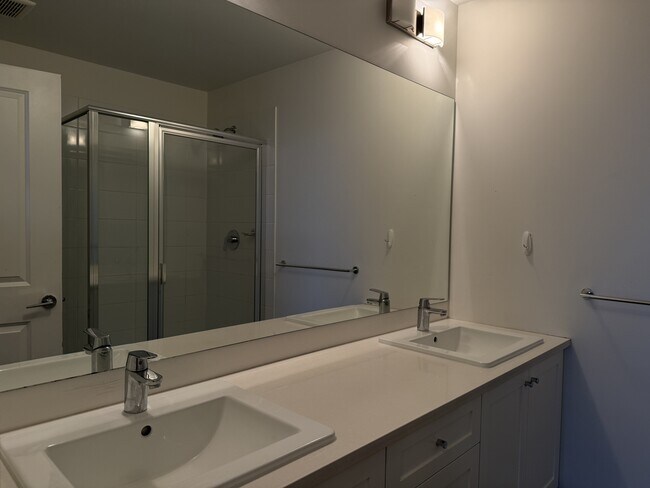 Photo - 15858 Fraser Hwy