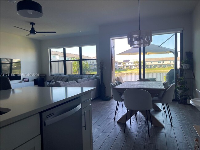 Photo - 4441 Appleton Cir E