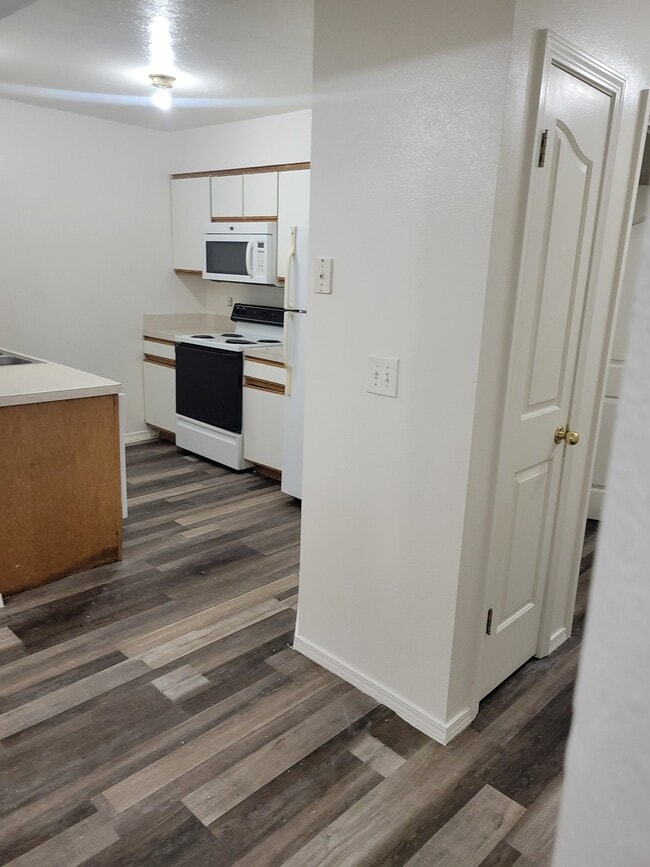 Building Photo - 2120 Stace St Unit 4