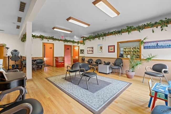 Photo - 1628 W Genesee St