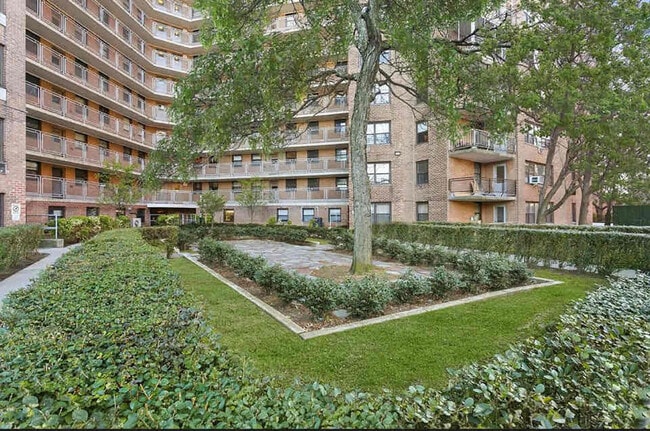 Photo - 98-20 62nd Dr