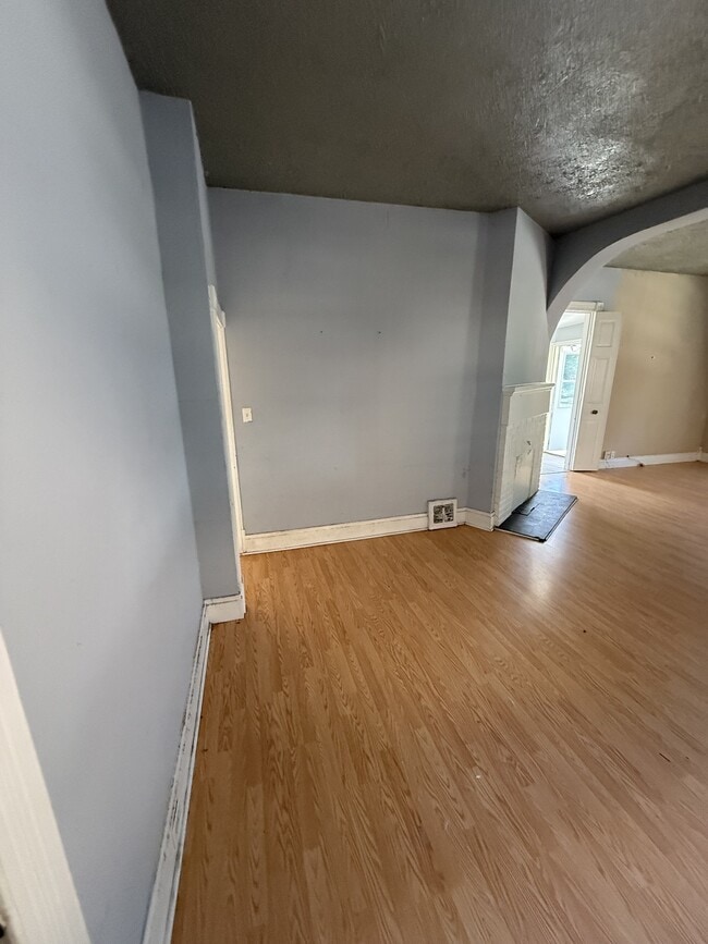 Photo - 905 W Main St