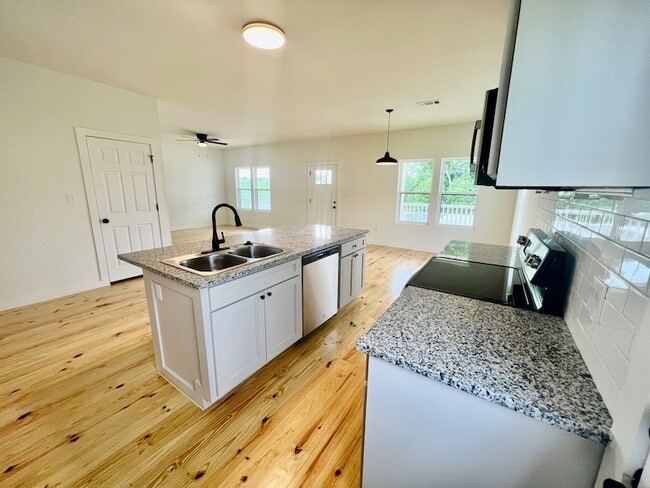 Photo - 228 N Dixie St