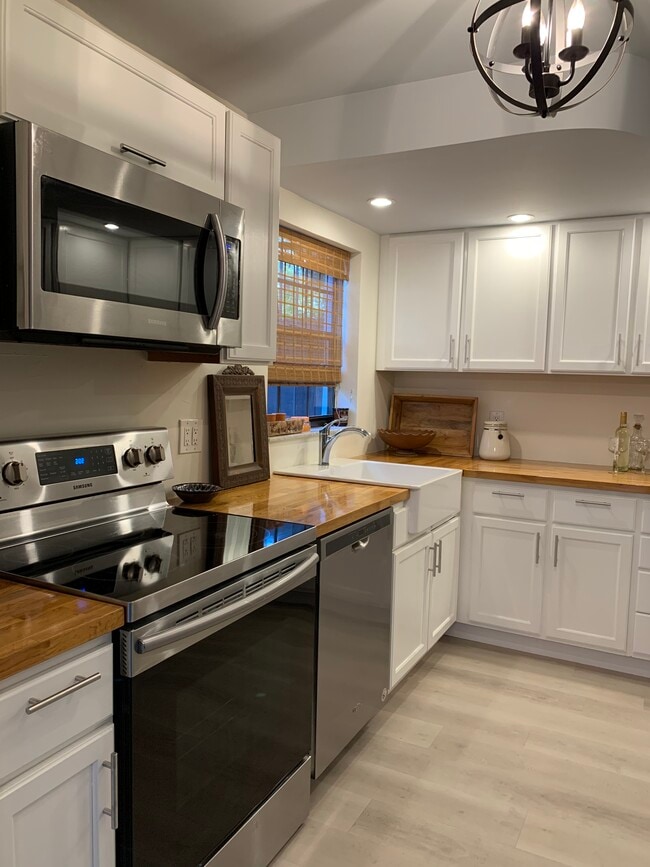 Love to Cook? This kitchen has lots of storage and prep space! - 1202 N Andrews Ave