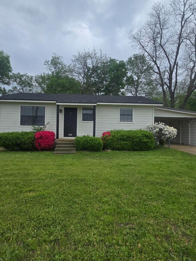 Photo - 206 Cooper St