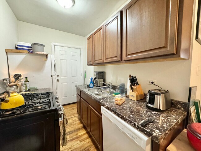 Photo - 838 W Cornelia Ave Unidad 1