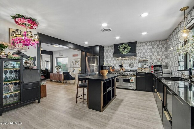 Photo - 1725 E Verde Ln