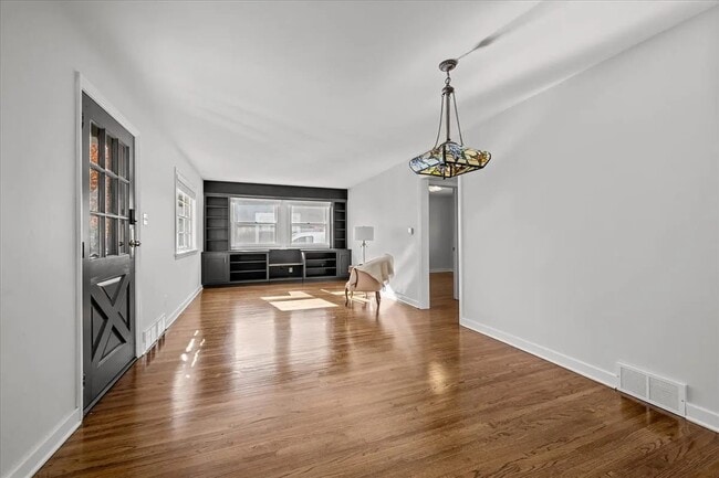 Photo - Ingleside Avenue