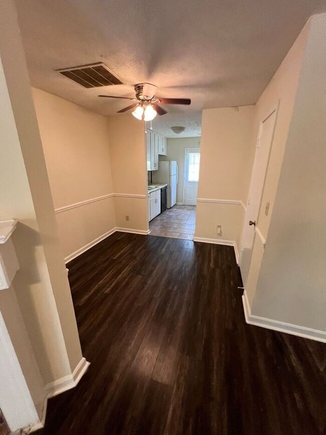 Photo - BEAUTIFUL 2 bedroom 2 bathroom Duplex