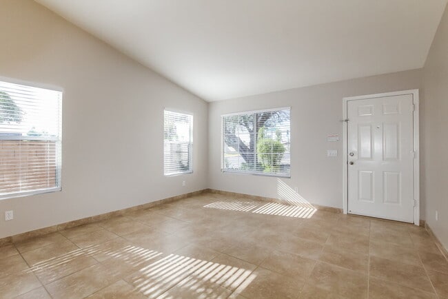 Photo - 1419 W Villa Theresa Dr