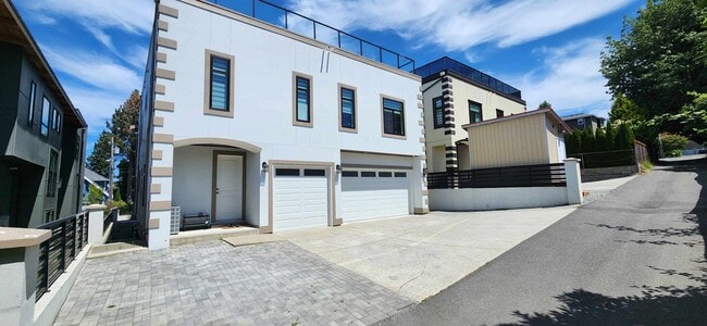 Photo - 1129 N 33rd Plz