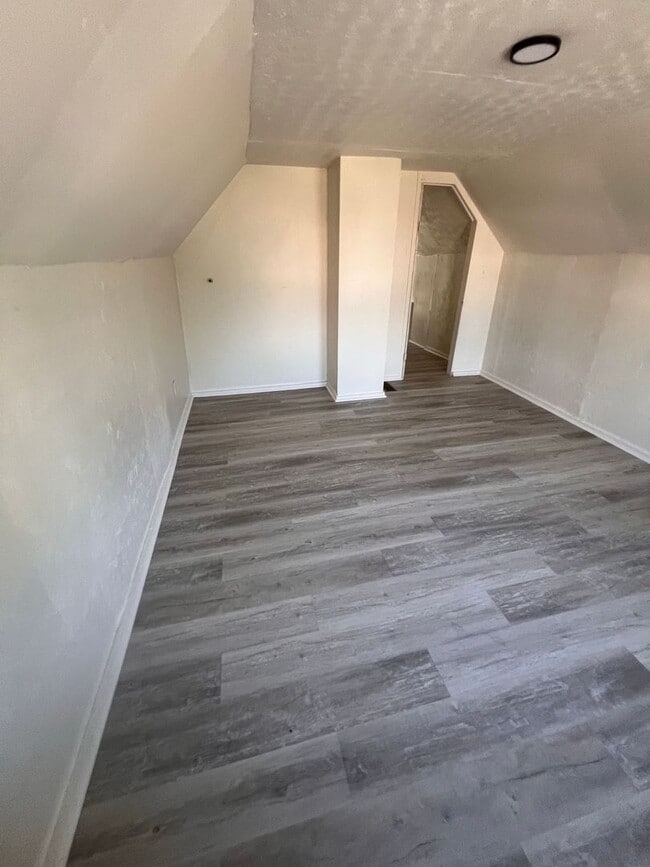 Photo - 444 E 124th St Unit #2 - Upstairs