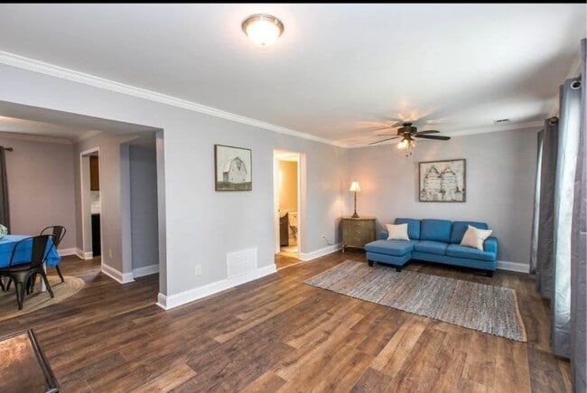 Photo - 215 Hedgewood Ct