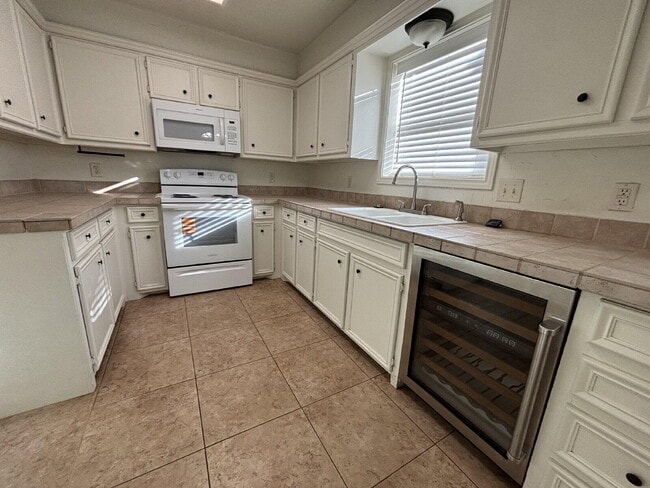 Photo - 6816 Huron Ave