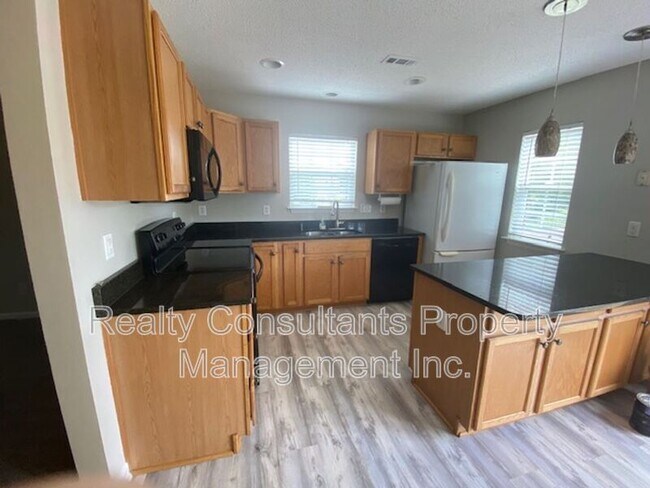 Photo - 96 Tannenbaum Cir