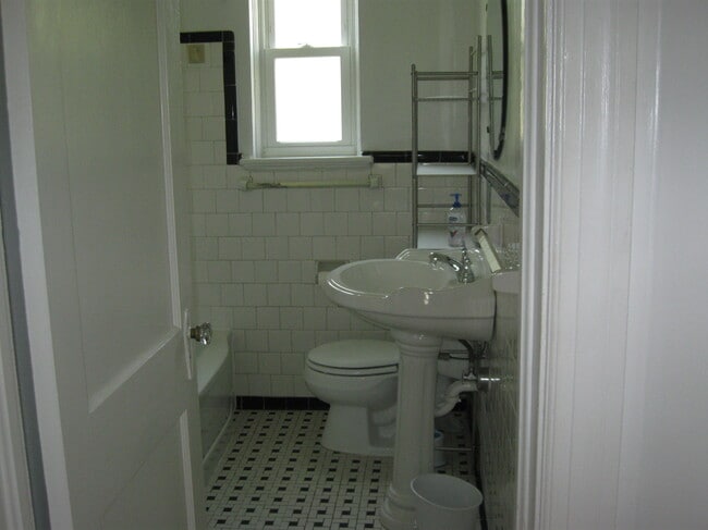 3405 Cutshaw Ave Unit Cutshaw Avenue, second floor