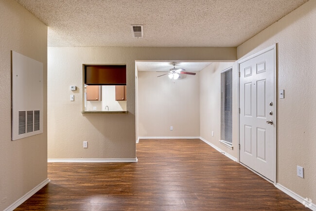 1BR, 1BA - 614SF - Entry