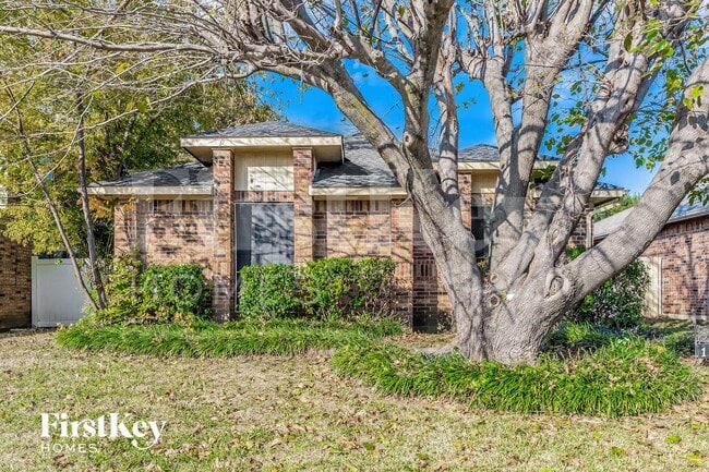 Photo - 1113 Sandalwood Ln