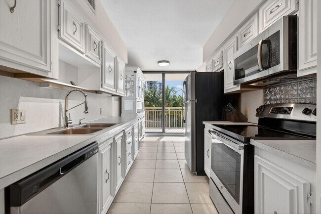 Photo - 3400 N Ocean Dr Unidad 408