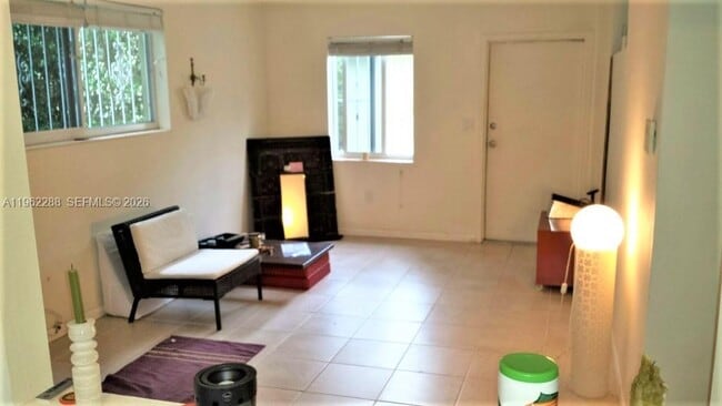 Photo - 49 NE 44th St