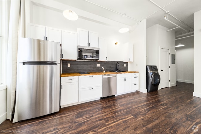 Building Photo - 7 S Howard St Rental