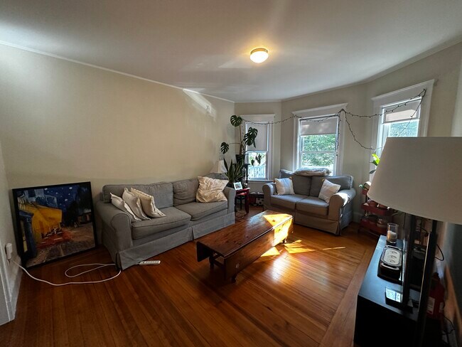 Photo - 17 Hunnewell Ave Unidad 2