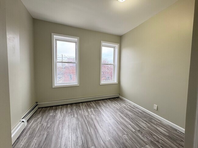 Photo - 114 Mallory Ave Unit 3