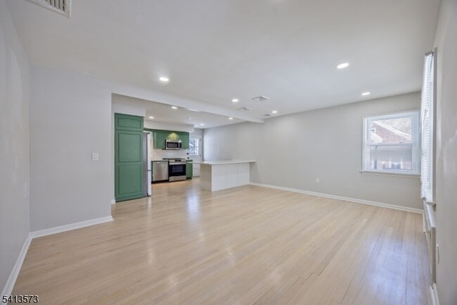 Photo - 252 Knickerbocker Rd