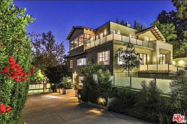 Building Photo - 7801 Hillside Ave Rental