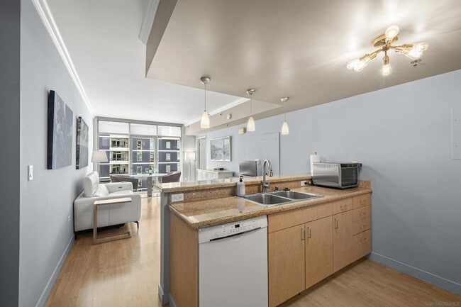 Building Photo - 425 W Beech St Unit 854