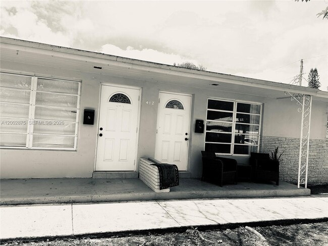 Building Photo - 412 SW 10th St Unit 1-2