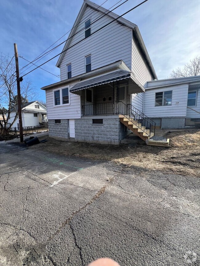 Building Photo - 734 E Locust St Unit Lower Rental