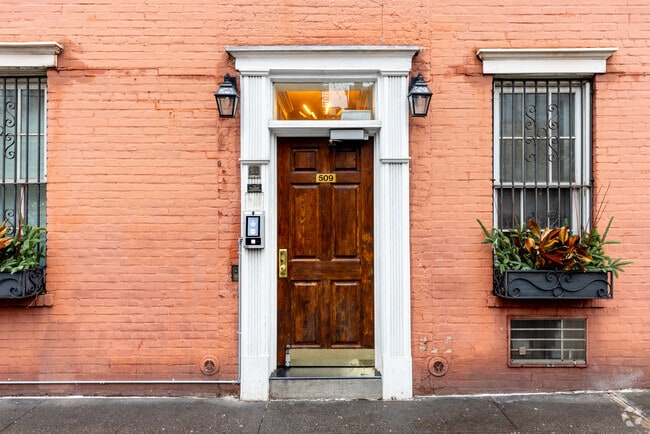 Entrance - 511 Hudson St