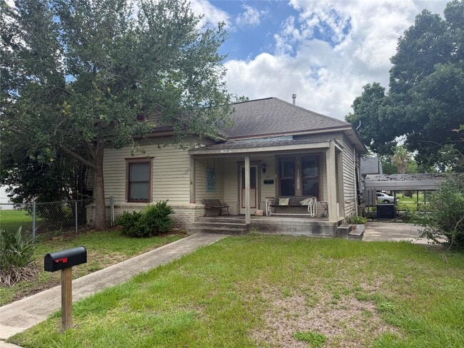 Building Photo - 411 5th St