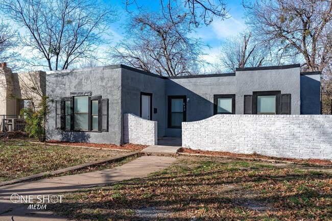 Photo - 842 Grand Ave