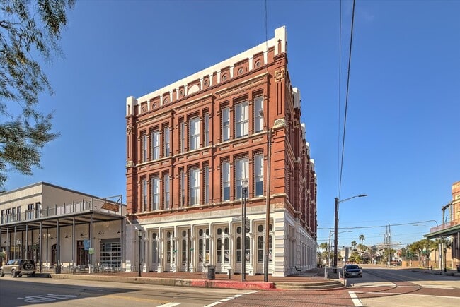 Building Photo - 2206 The Strand Unit 201